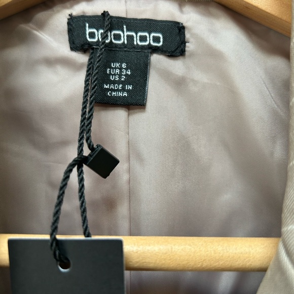 BooHoo tan and white pinstriped oversized blazer - Picture 3 of 6